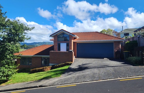 Henderson House | Incredible Waitakere views