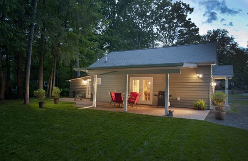 Woodstock Cottage | INCREDIBLE “WALKABLE” RENTAL with Sawkill Creek Views