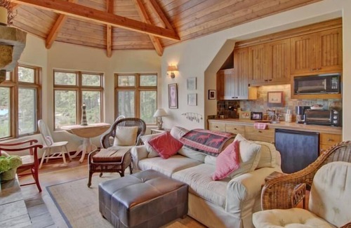 Coeur d'Alene Cabin | Incredible Waterfront Lodge for 20 on Lake Coeur d'Alene