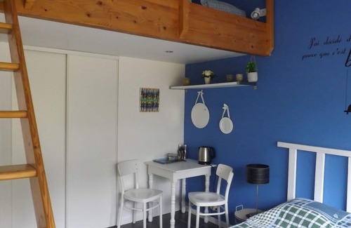 Saint-Sauveur Bed & Breakfast | Independent room with swimming pool