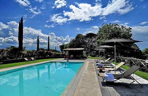 Terranuova Bracciolini House | Independent villa in the heart of Tuscany, sleeps 14, 6 bedrooms, 5 bathrooms