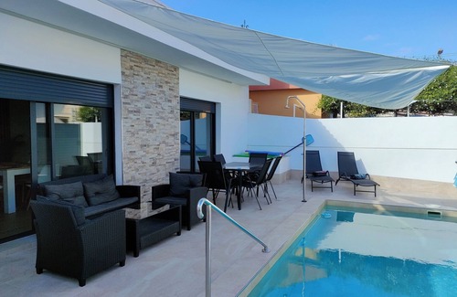 Los Cuarteros Ski Chalet | Independent villa with private pool, 5 min from the beach!