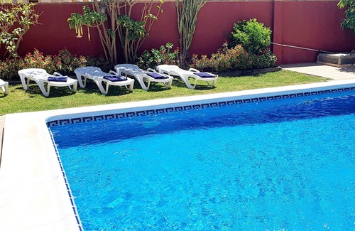 Torre de Benagalbon Ski Chalet | Independent villa with pool near the beach