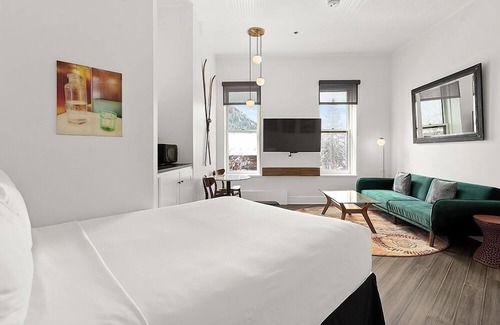 Aspen Hotel | Independence Square 202 | Hotel Room Over-looking the Mall and Aspen Mountain