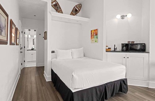 Aspen Hotel | Independence Square 202 | Hotel Room Over-looking the Mall and Aspen Mountain
