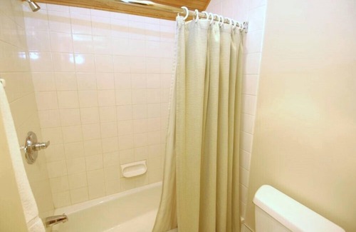 Downtown Hotel | Independence Square 210 | Beautiful Studio with Kitchenette, Great Location in Downtown Aspen