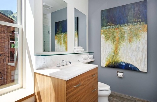 Downtown Hotel | Independence Square 212 | Studio with Beautiful Finishes. A+ Location in Downtown Aspen