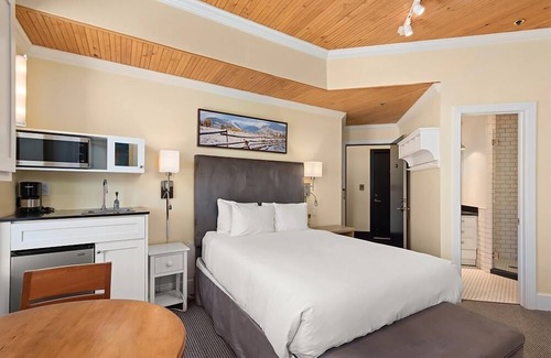 Aspen Hotel | Independence Square 305 | Remodeled, 3rd Floor Hotel Room in Aspen's Best Location