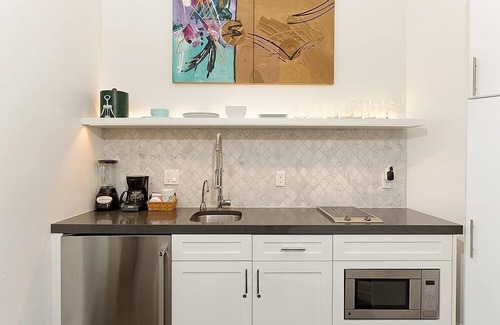 Aspen Hotel | Independence Square 310 | Chic, Remodeled Studio w/Great Location in Aspen, A/C, & Kitchenette