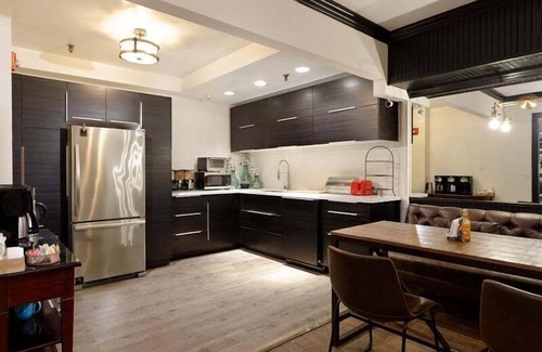 Aspen Hotel | Independence Square 310 | Chic, Remodeled Studio w/Great Location in Aspen, A/C, & Kitchenette