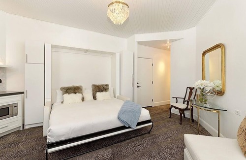 Aspen Hotel | Independence Square 310 | Chic, Remodeled Studio w/Great Location in Aspen, A/C, & Kitchenette