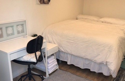 Alhambra Cabin | Independent cabin & private entrance with free parking 独立出入后屋独立洗手间