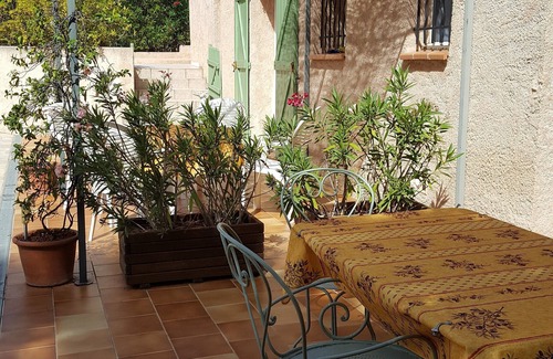 Le Muy Apartment | Independent ground floor of a villa, residential, garden and private pool