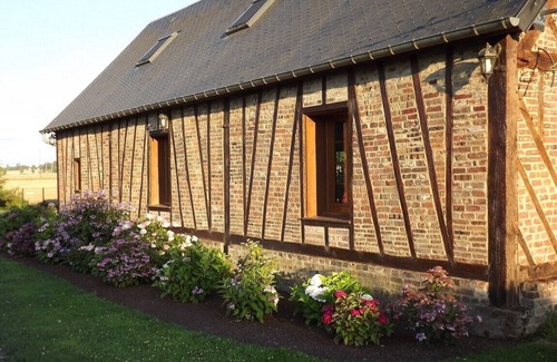 Le Thuit-de-l'Oison House | INDEPENDENT HOUSE 'hydrangeas' more than 50 varieties of hydrangeas