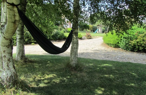 Plounevez-Quintin Cottage | Independent private garden - covered terrace - play area - quiet - nature