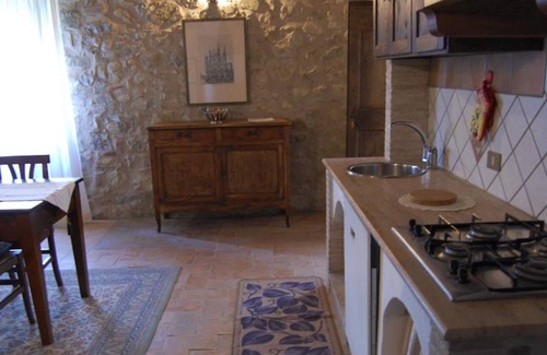 Il Poggio Villa | Independent residence sleeping 10 + 3, divided into three apartments. Acquapendente