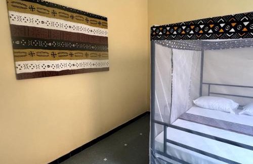 St. Louis Apartment | Independent room on Island in colonial house with private entrance