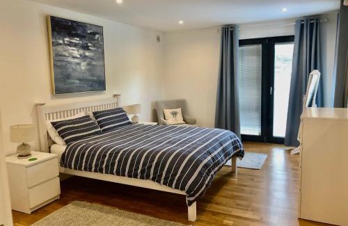 Broad Oak Apartment | Independent rural detached annexe with free private Parking