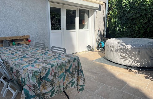 Aulnay-sous-Bois Condo | Independent studio with garden and jacuzzi