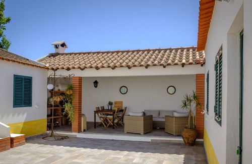 Santana Apartment | Independent studio in a private propertiy with garden and swimming pool