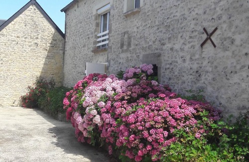Sommervieu Apartment | Independent upstairs gite courtyard, garden