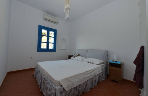 Lipsoi Villa | independent villa with splendid view and beach below