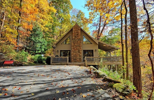 West Jefferson Cabin | Indian Cove-Open for Bookings! Hot Tub, Pool Table, WIFI, Gas FP, Fire Pit