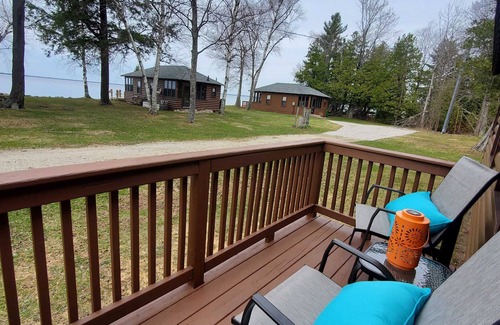 Manistique Cabin | Indian Lake Lodge: Autumn Bliss – Crisp Air, Colorful Leaves & Cozy Comfort