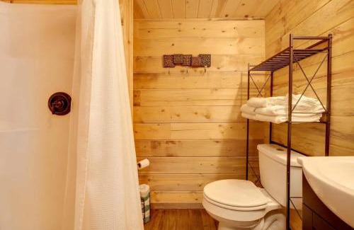 Indian Point House | Indian Point Cabin 2 near SDC, Branson, and Table Rock Lake