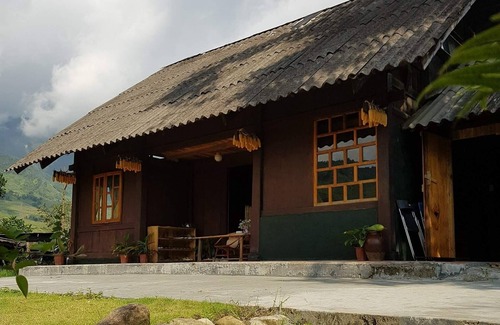 Sa Pa Ski Chalet | Indie Homies - Attic Double Room Mountain View in Wooden Rustic Home