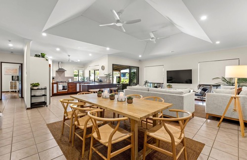 Cable Beach House | Indigo 4 Bedroom 2 Bath with Pool in Beautiful Cable Beach STRA6726V70KJFHH