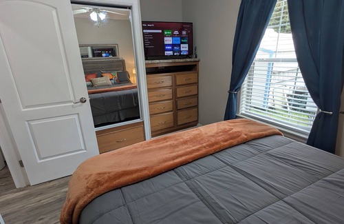 Deltona Lakes Cabin | "Indigo Lodge" Central AC, WiFi. Luxury Italian furniture.Free parking.Quiet.