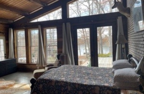 Bluford Cabin | Indoor Heated Pool pontoon boat fish 3 full baths sleeps 17 in beds 2025 SALE!