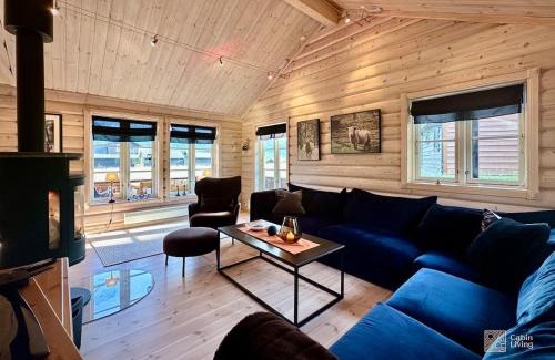 Tyinkrysset House | Indoor hot tub, views & nature, cosy family cabin at Filefjell