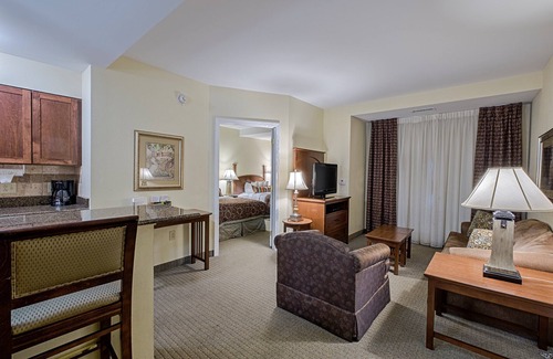 Harrisburg - Hershey Condo | Indoor Pool. Gym. Quick Drive to Hersheypark