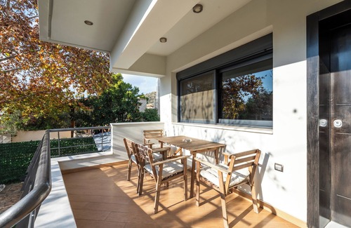 Kalyvia Thorikou Villa | Indoor pool villa Lagonisi 4-BDRM near the beach