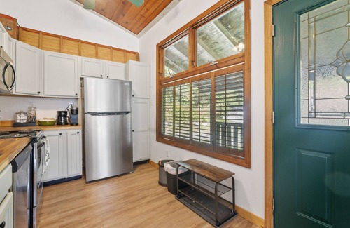 Jefferson Township Cabin | Indoor tree house & swivel firepit grill. Close to Kooser & Laurel Hill Parks.n