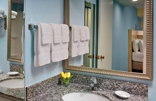 Auburn Hills Hotel | Indulge in Home Like Comfort 2 Comfortable Units, Full Kitchen, Pets Allowed