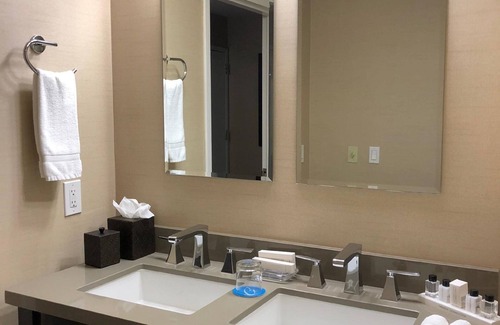 Cupertino Hotel | Indulge in Home Like Comfort! 3 Pleasant Units, Free Parking, Onsite Pool