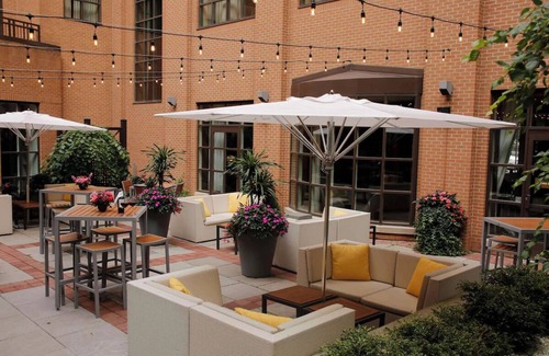 Bloor-Yorkville Hotel | Indulge in Luxury: Heated Indoor Pool, Dining Experiences & Pet-Friendly