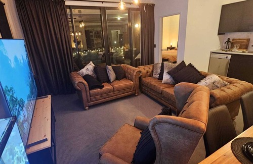 Midland Apartment | Industrial Delight - Midland Luxurious Apartment