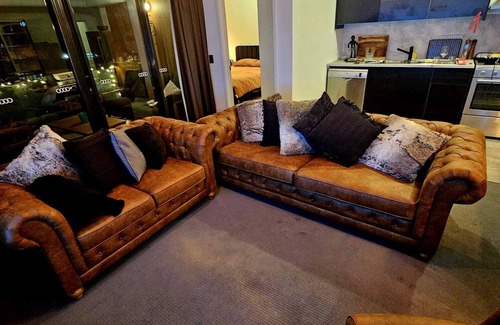Midland Apartment | Industrial Delight - Midland Luxurious Apartment