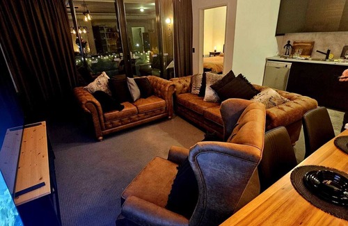 Midland Apartment | Industrial Delight - Midland Luxurious Apartment