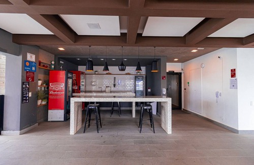 Pinheiros House | Industrial studio in the heart of Pinheiros with complete leisure area and pool with an awesome view