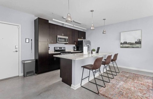 Cole-Noble District Apartment | Indy Monument Circle, Dream 1BR in CozySuites