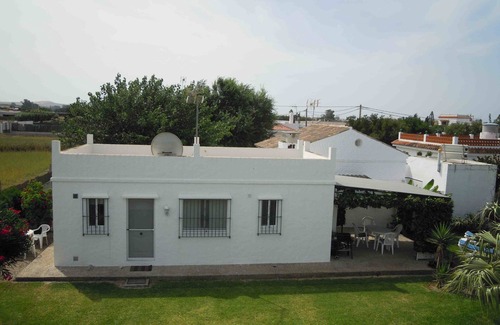El Palmar House | inexpensive beautiful Holiday Home with Garden - 400 metres to the Beach