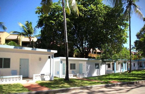 Los Brazos House | Inexpensive bungalow steps from Alicia beach