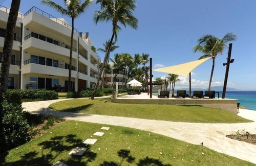 Los Brazos Villa | Infiniti Blu or Rizz 1 bedroom suite with AC, WIFI, Free Breakfast.