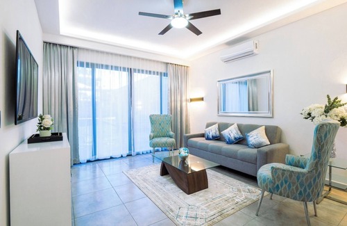 Los Brazos Villa | Infiniti Blu or Rizz 1 bedroom suite with AC, WIFI, Free Breakfast.