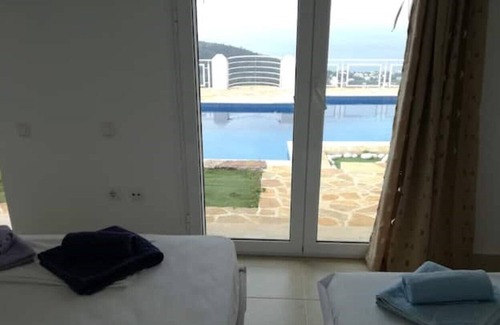 Saronida Apartment | Infinity Blue Suites - Bungalow with sea view and pool